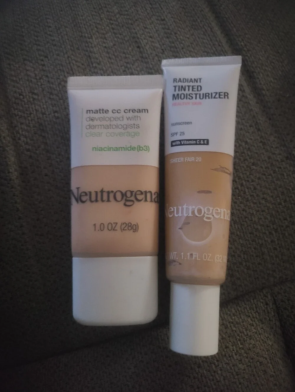 Neutrogena Set of 2 Items (Tinted Moisturizer and Matte Cream), NIP